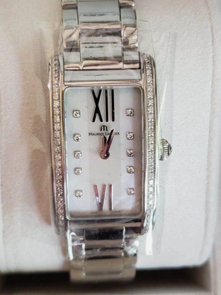 Designer Watch With Dimonds. — image 5 of 5